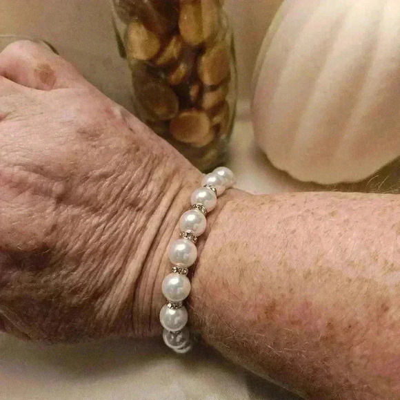 Faux pearl beaded bracelet with cz and gold color accent .stretch bracelet. - Picture 4 of 5